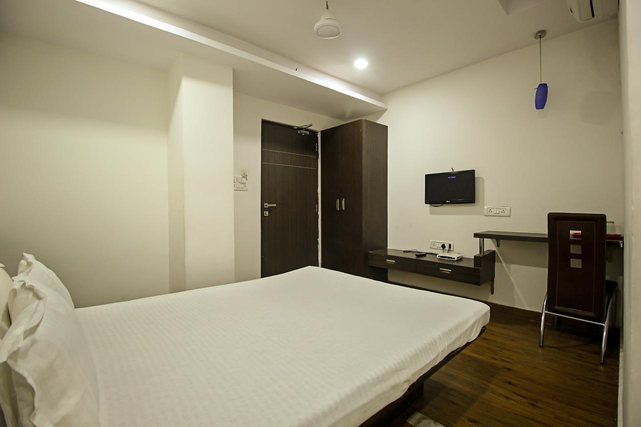 New Rajdhani Hotel Vadodara Luaran gambar