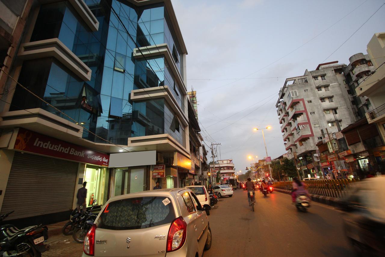 New Rajdhani Hotel Vadodara Luaran gambar