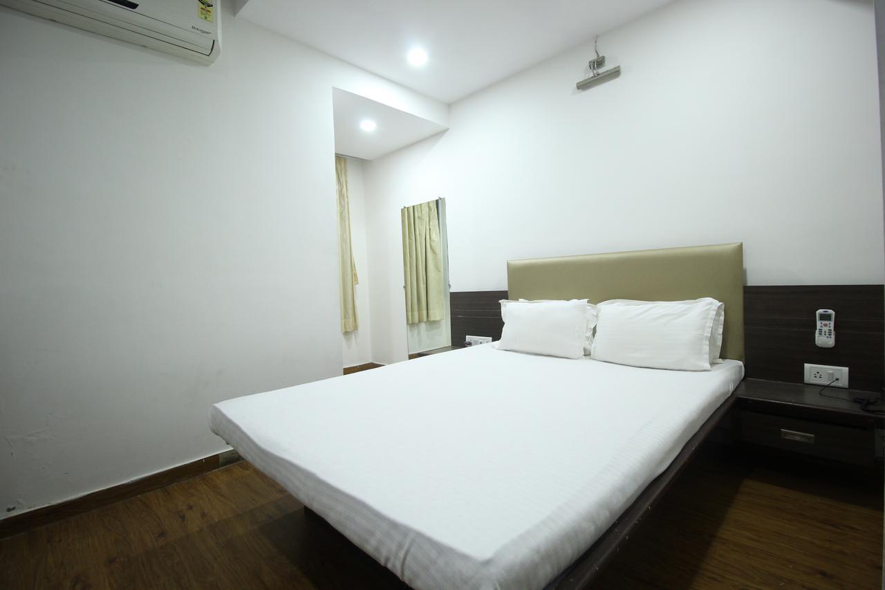 New Rajdhani Hotel Vadodara Luaran gambar