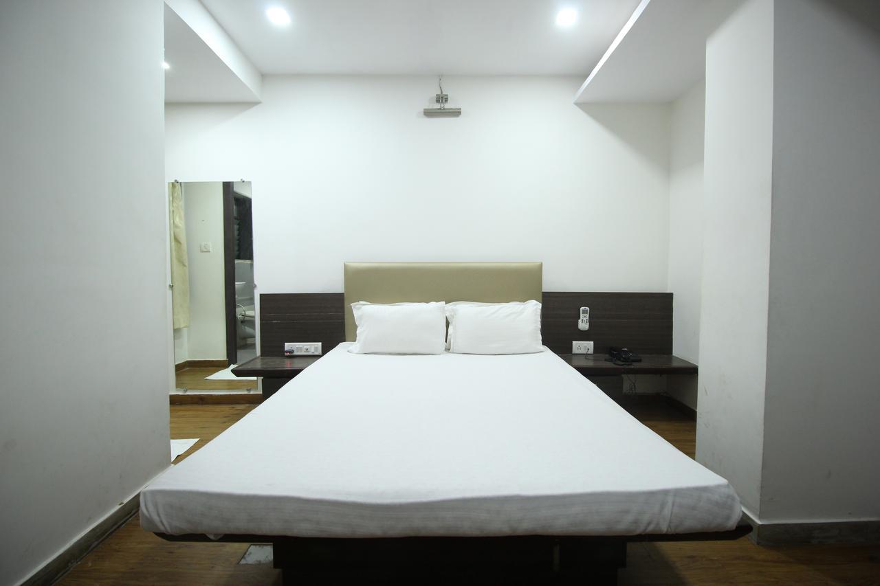 New Rajdhani Hotel Vadodara Luaran gambar