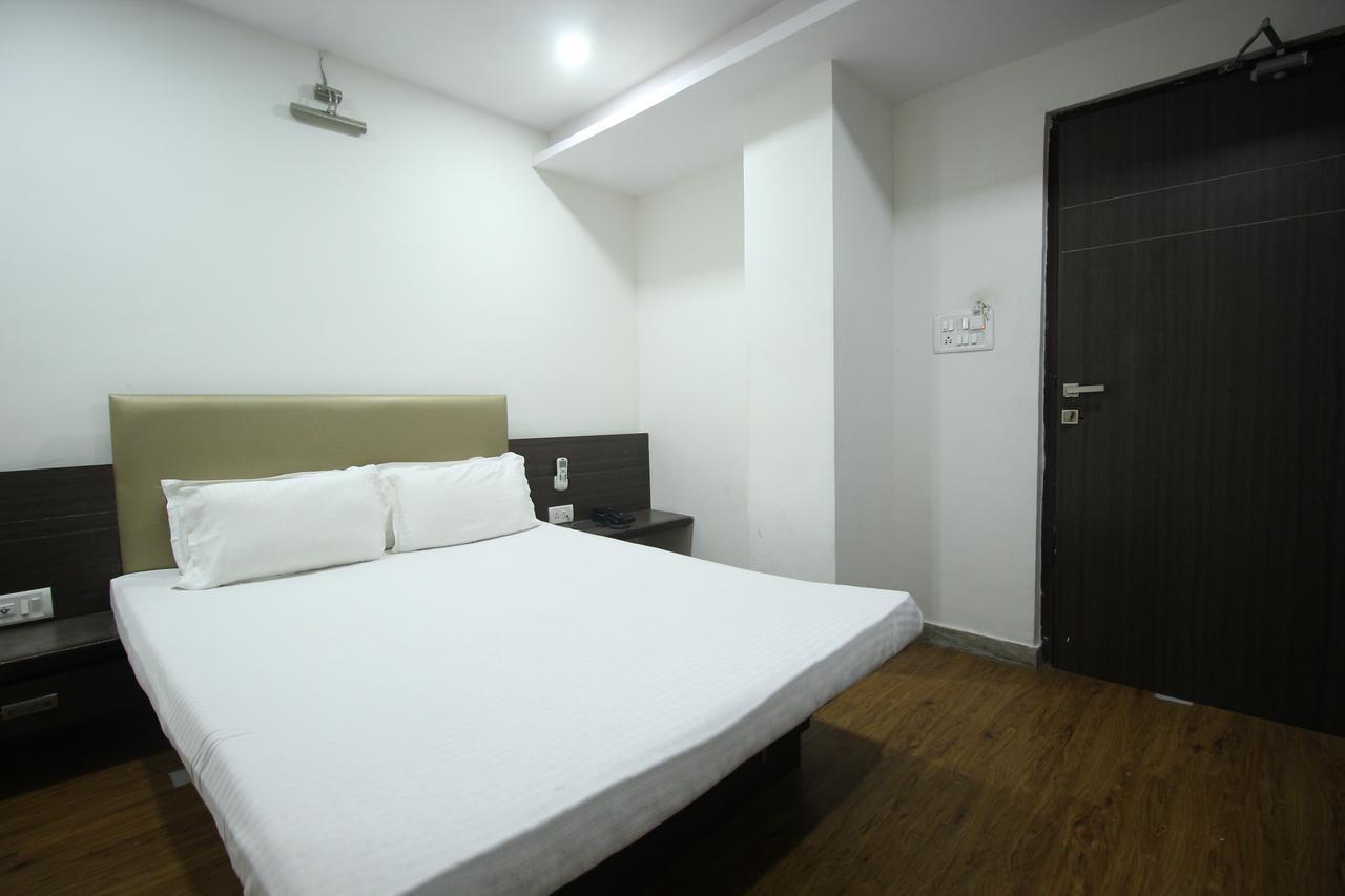 New Rajdhani Hotel Vadodara Luaran gambar